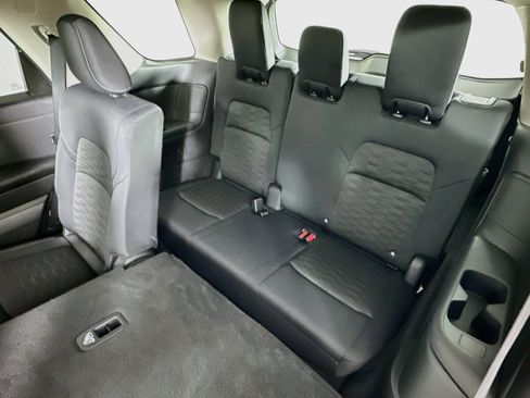 Used 2025 Nissan Pathfinder SV FWD image 28