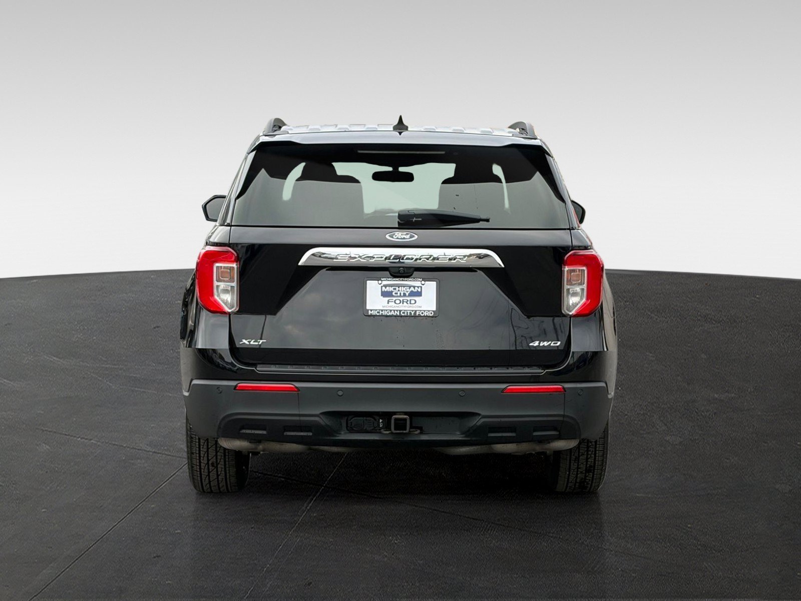 Used 2021 Ford Explorer XLT w/ Class III Trailer Tow Package AWD/4WD image 6