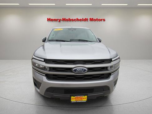 Used 2023 Ford Expedition XLT image 2