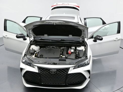 Used 2019 Toyota Avalon XSE image 38