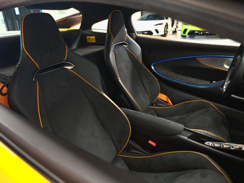 Used 2025 McLaren Artura RWD image 13