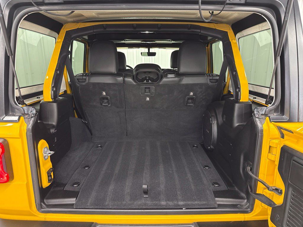 Used 2018 Jeep Wrangler Unlimited Rubicon w/ Dual Top Group AWD/4WD image 8