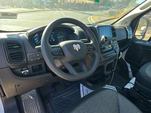 Used 2025 RAM ProMaster 2500 w/ Convenience Group image 22