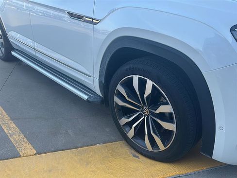 Used 2022 Volkswagen Atlas SEL Premium image 5