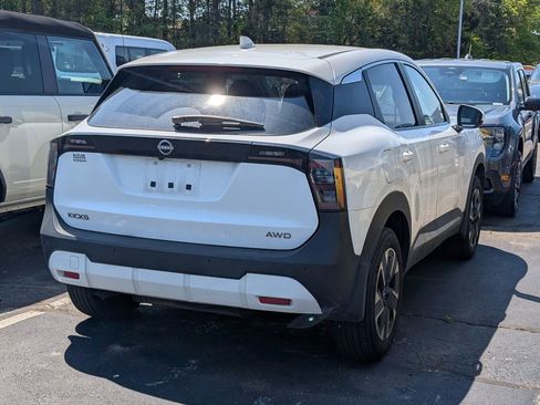 Used 2025 Nissan Kicks SV image 3