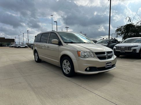 Used 2013 Dodge Grand Caravan Crew w/ Entertainment Group 1 image 3
