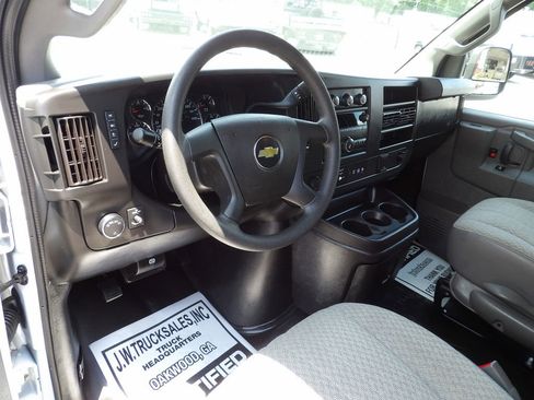 Used 2021 Chevrolet Express 2500 image 16