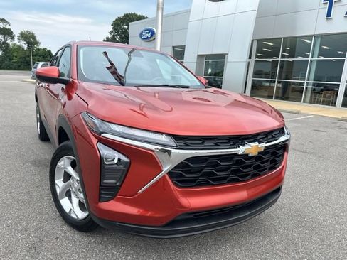Used 2024 Chevrolet Trax LS w/ LS Convenience Package FWD image 5