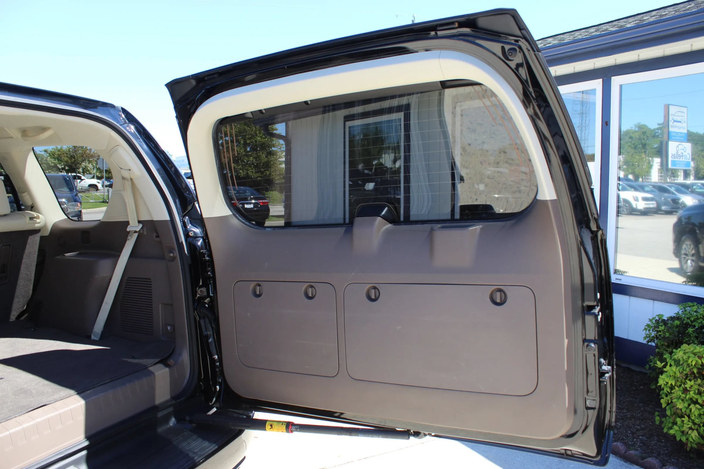 Used 2017 Lexus GX 460 Luxury w/ Preferred Accessory Package AWD/4WD image 25