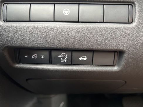 Used 2024 Nissan Rogue SL image 42