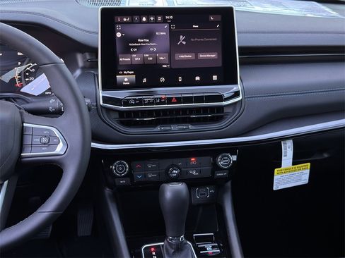 New 2026 Jeep Compass Latitude image 14