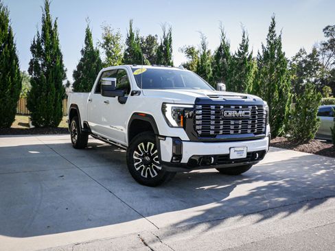 Used 2025 GMC Sierra 2500 Denali Ultimate image 2