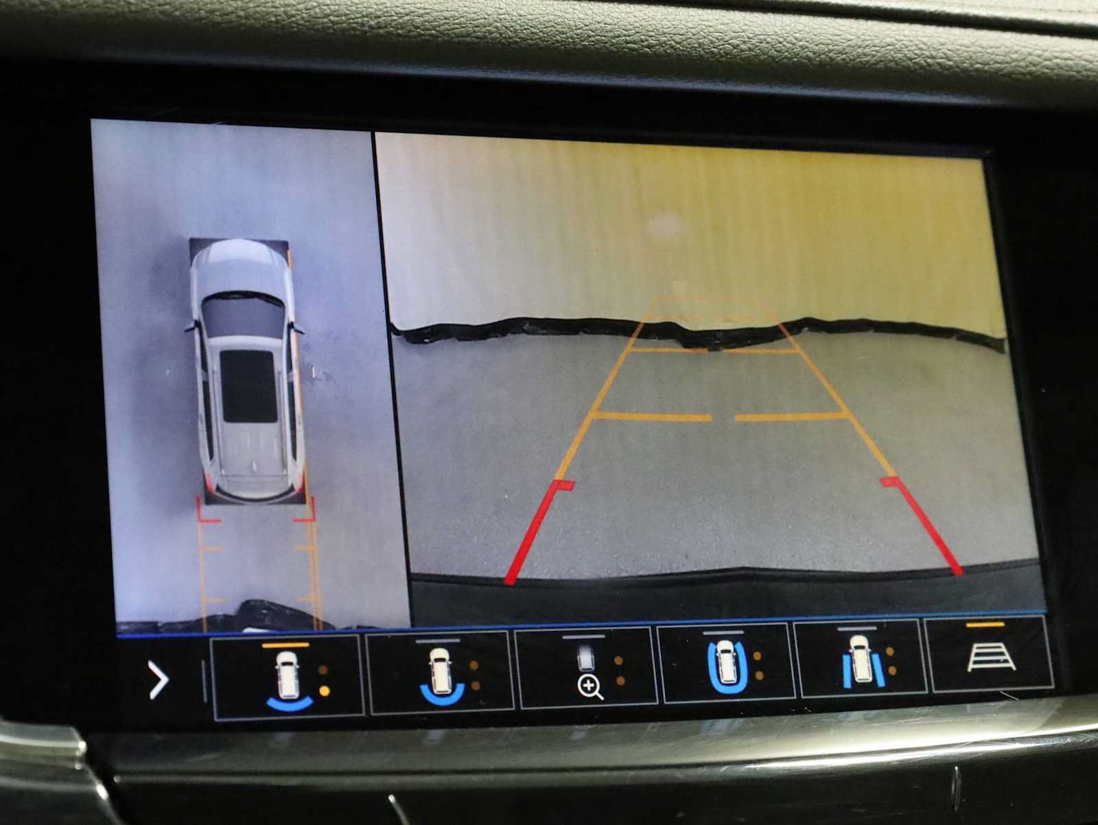 Used 2020 Cadillac XT6 Premium Luxury AWD/4WD image 32