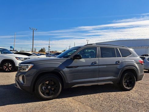 New 2026 Volkswagen Atlas Peak Edition image 10