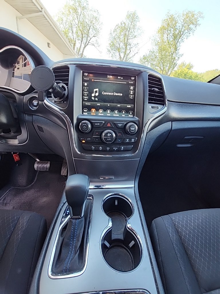 Used 2018 Jeep Grand Cherokee Laredo AWD/4WD image 12