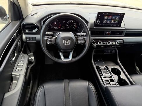 Used 2024 Honda Pilot Touring image 22