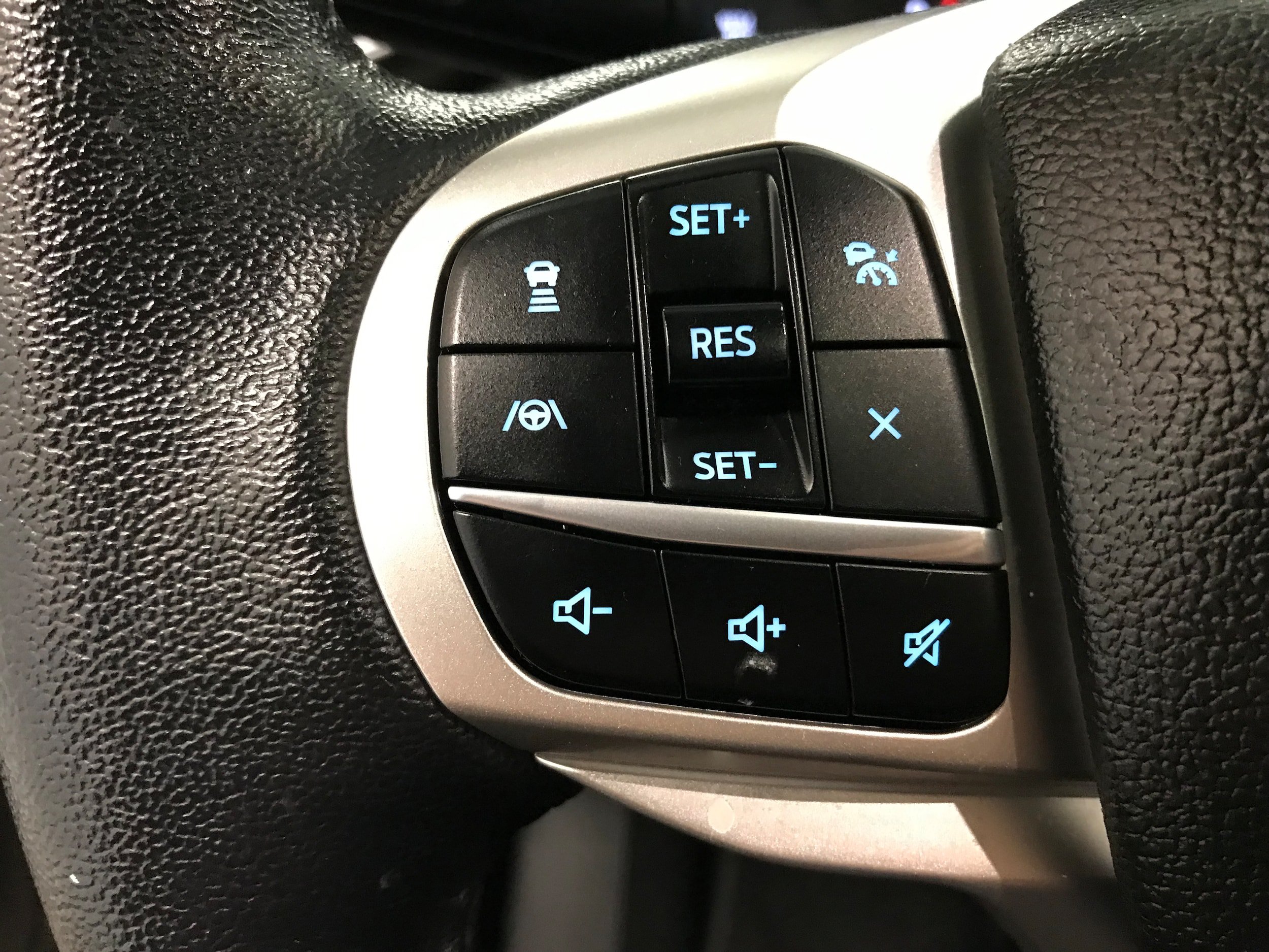 Used 2023 Ford Explorer XLT w/ Equipment Group 202A AWD/4WD image 18