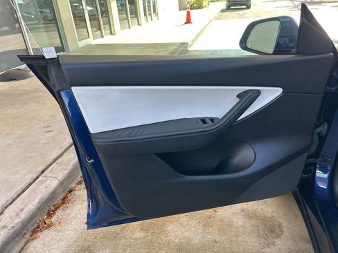 Used 2021 Tesla Model Y Long Range image 38