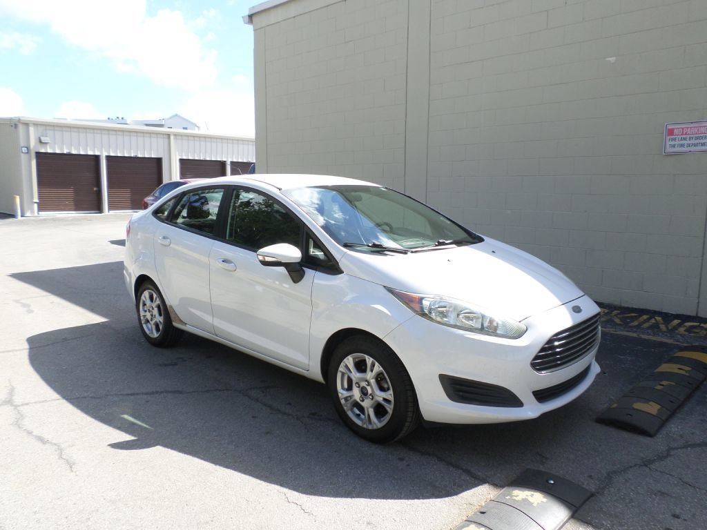 Used 2014 Ford Fiesta SE FWD image 2