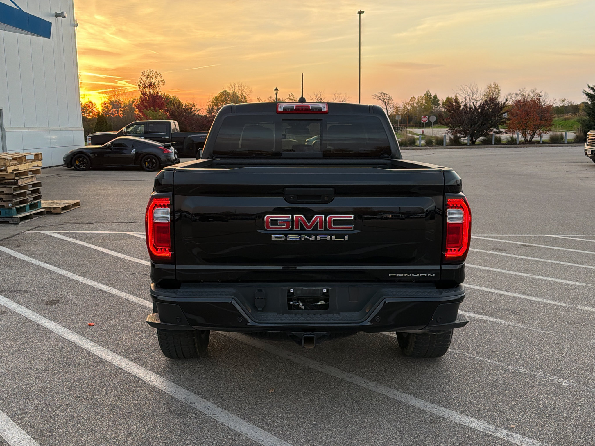Used 2025 GMC Canyon Denali AWD/4WD image 4