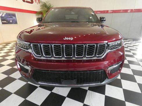 Used 2024 Jeep Grand Cherokee Limited image 2