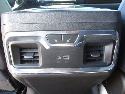 Used 2022 Chevrolet Silverado 1500 High Country w/ High Country Premium Package AWD/4WD image 18