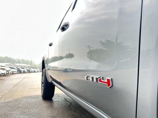 Used 2024 GMC Sierra 1500 AT4 w/ Technology Package AWD/4WD image 14