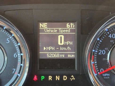 Used 2016 Chrysler Town & Country Touring-L image 10