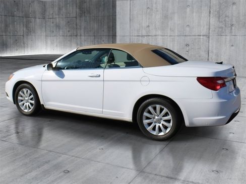 Used 2011 Chrysler 200 Touring image 3