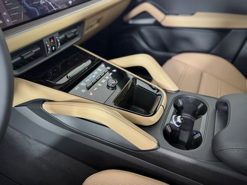 New 2026 Porsche Cayenne image 23