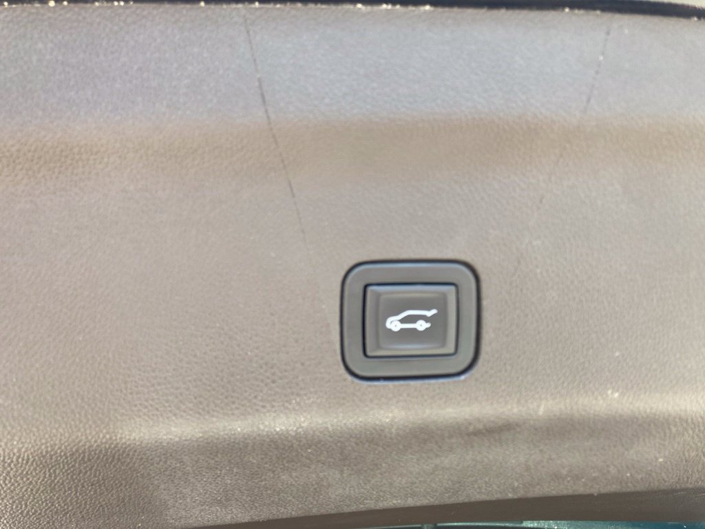 Certified 2023 GMC Yukon SLT w/ SLT Luxury Package AWD/4WD image 13