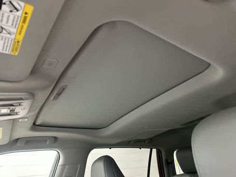 Used 2023 Toyota Highlander XLE image 27