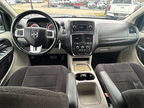 Used 2014 Dodge Grand Caravan SXT w/ UConnect Hands-Free Group image 16