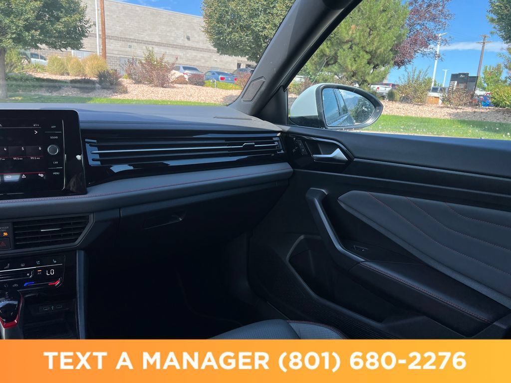 Used 2025 Volkswagen Jetta GLI Autobahn FWD image 25