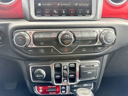 Used 2023 Jeep Wrangler Unlimited Rubicon AWD/4WD image 17