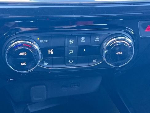 New 2026 Chevrolet Trax RS w/ Sunroof Package image 17