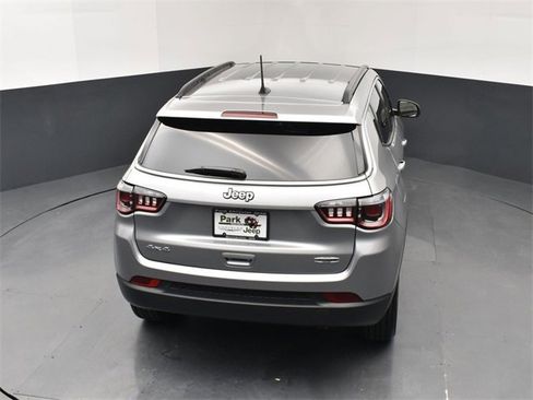 Used 2022 Jeep Compass Latitude image 17