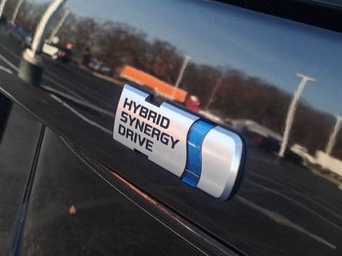 Used 2012 Toyota Prius Four image 6