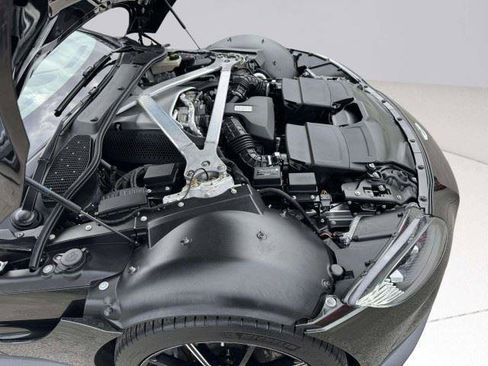 Used 2022 Aston Martin V8 Vantage Roadster RWD image 52