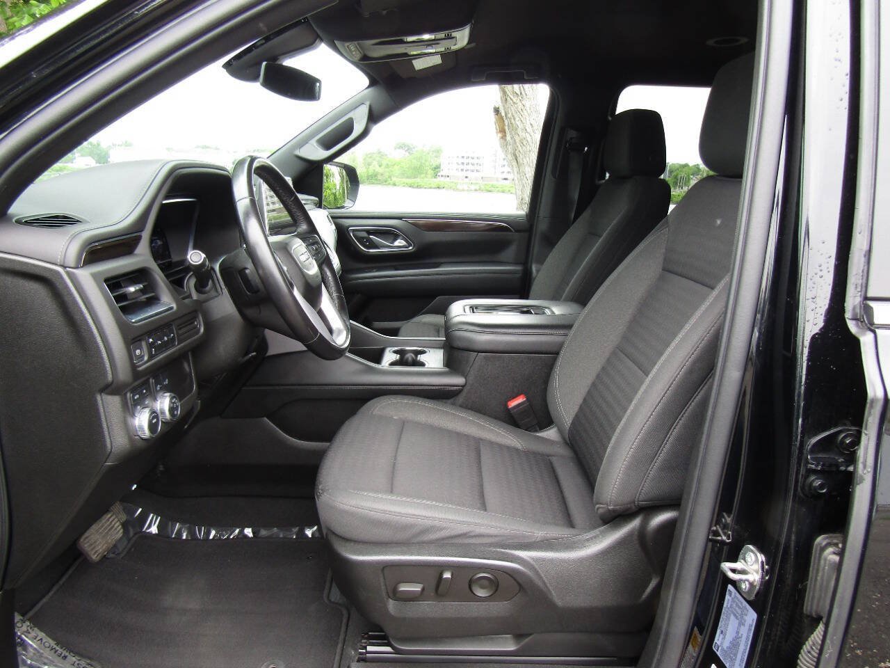 Used 2022 GMC Yukon XL SLE AWD/4WD image 9