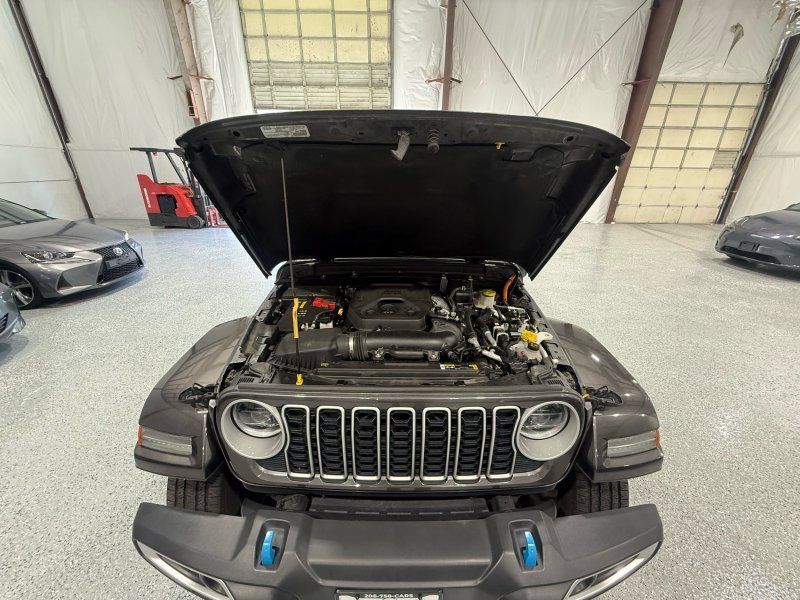 Used 2024 Jeep Wrangler Unlimited Sahara AWD/4WD image 8