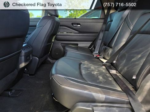 Used 2024 Nissan Pathfinder SL FWD image 20