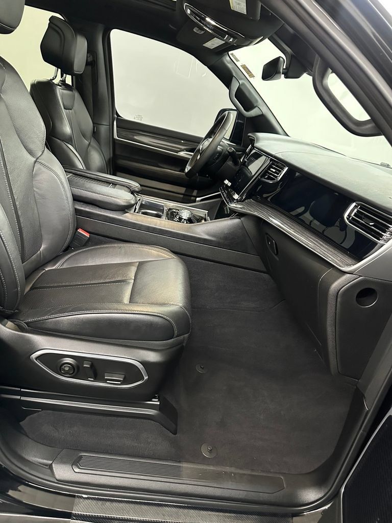 Used 2022 Jeep Wagoneer Series III w/ Premium Group I AWD/4WD image 47