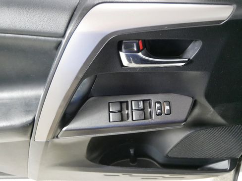 Used 2018 Toyota RAV4 XLE AWD/4WD image 19