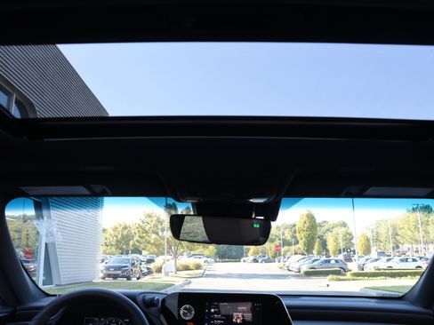 Used 2025 Lexus ES 350 w/ Premium Package image 30