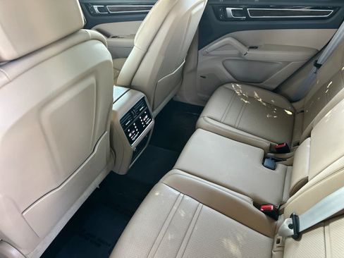 Certified 2023 Porsche Cayenne AWD/4WD image 13
