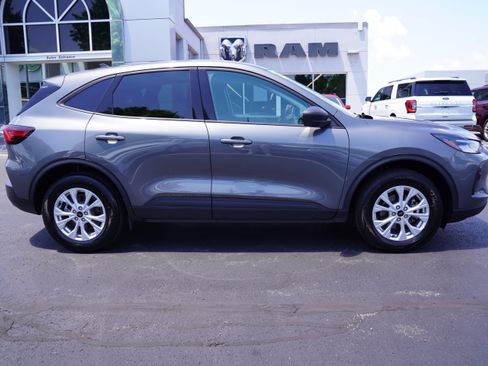 Used 2025 Ford Escape Active AWD/4WD image 2