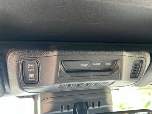 Certified 2025 Jeep Wrangler Unlimited Sahara w/ Safety Group AWD/4WD image 23