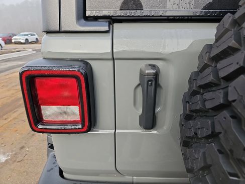 Used 2022 Jeep Wrangler Unlimited Sport image 18