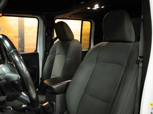 Used 2020 Jeep Gladiator Sport w/ Quick Order Package 24S image 9